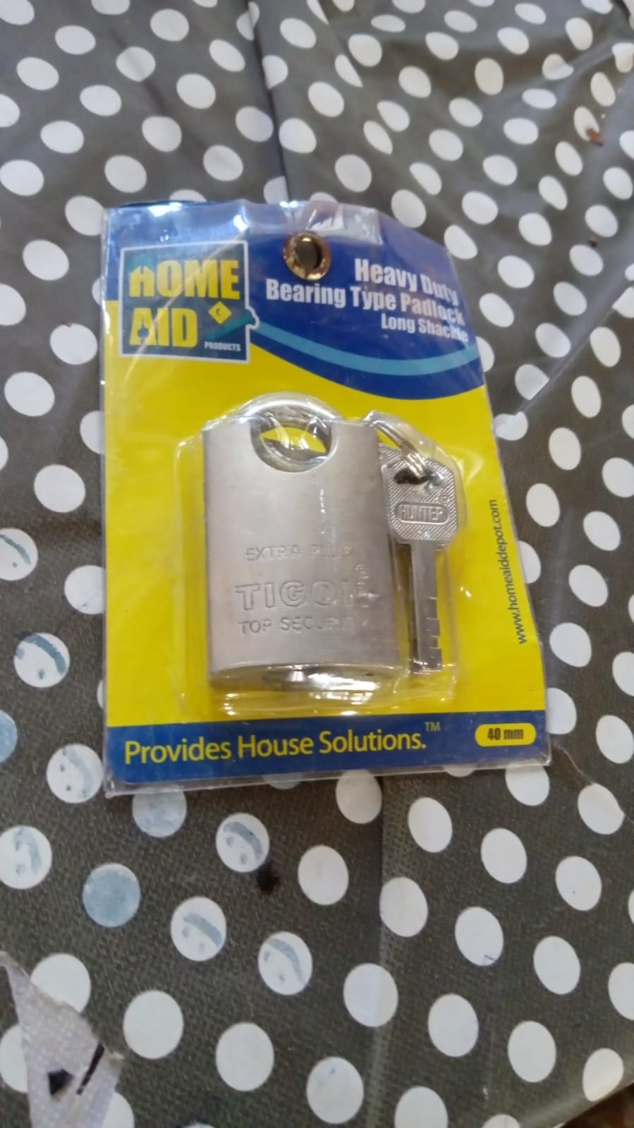 9454 Iron Pad lock, Brass Core and Thickened Spray Black Iron Door Lock With 4 pc Keys for Home Dormitory, Waterproof Antirust Anti-theft Padlocks Outdoor Gate Shed Locks Warehouse Big Iron Door Drawer Lock (40 mm ) 9454 Iron Pad lock, Brass Core and Thickened Spray Black Iron Door Lock With 4 pc Keys for Home Dormitory, Waterproof Antirust Anti-theft Padlocks Outdoor Gate Shed Locks Warehouse Big Iron Door Drawer Lock (40 mm )